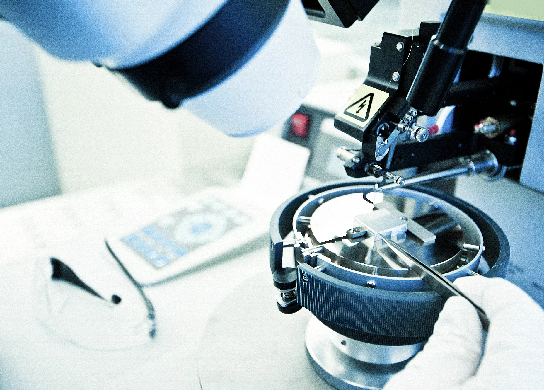 Preparing A Specimen Holder And Probe Pins Of A Microscope In The Laboratory / Cleanroom Precise